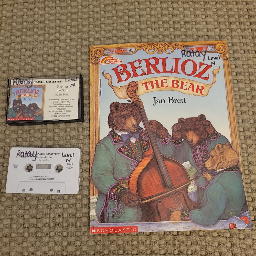 "Berlioz The Bear" Book by Jan Brett with audio cassette